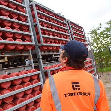 Hydrogen cylinder packs used in successful trial by Forterra to decarbonize brick production